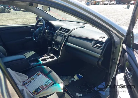 2015 Toyota Camry Se z USA, uszkodzony, nr VIN 4T1BF1FK4FU094502